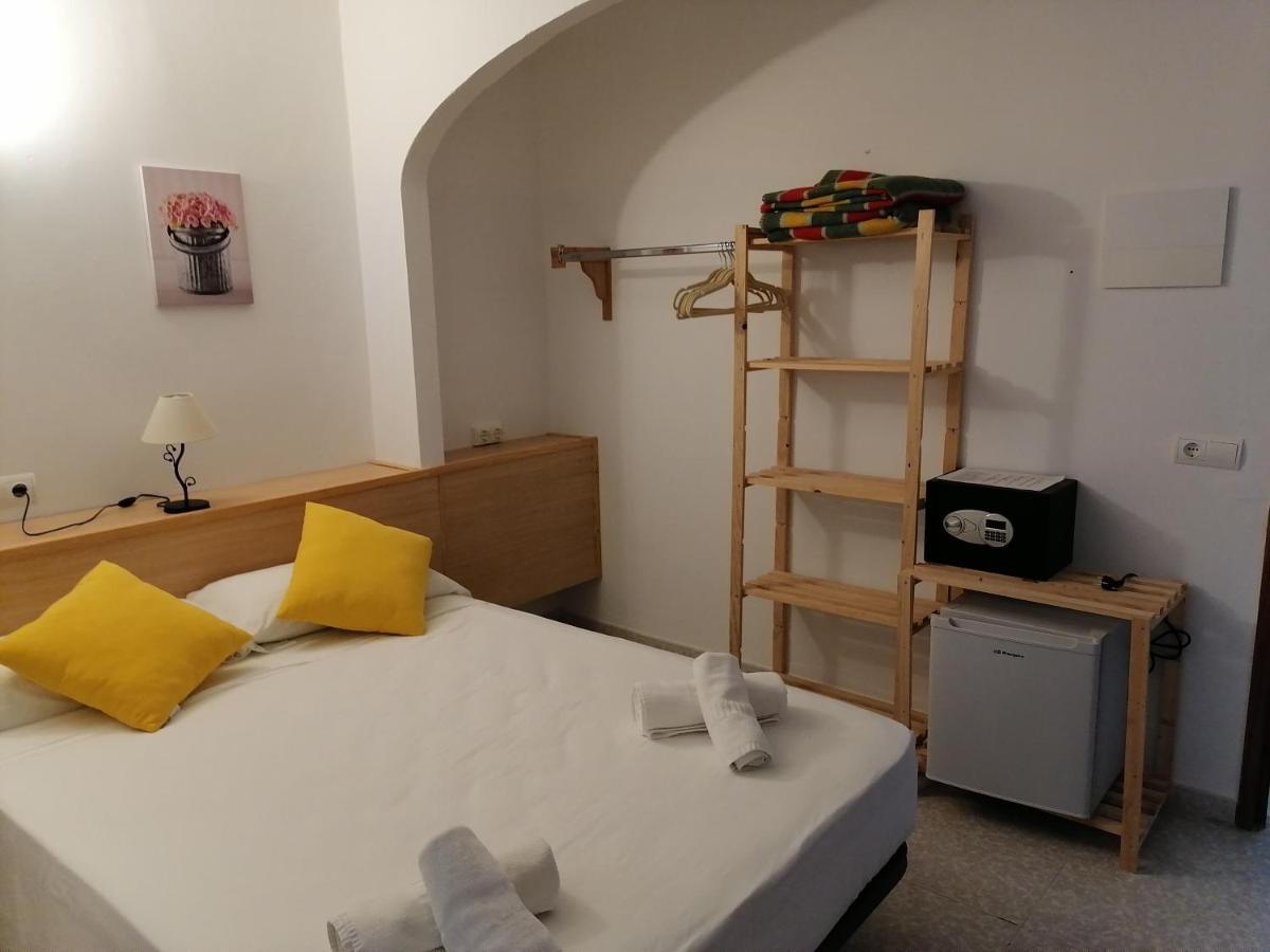 Hostal Pepe Sant Ferran de Ses Roques Bagian luar foto