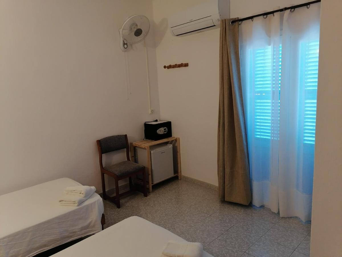 Hostal Pepe Sant Ferran de Ses Roques Bagian luar foto
