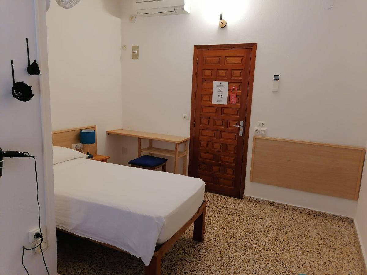 Hostal Pepe Sant Ferran de Ses Roques Bagian luar foto