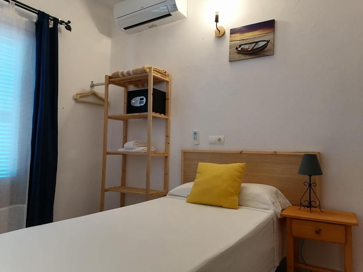 Hostal Pepe Sant Ferran de Ses Roques Bagian luar foto