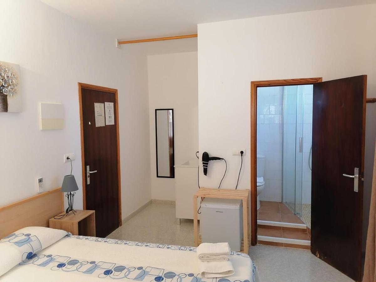 Hostal Pepe Sant Ferran de Ses Roques Bagian luar foto