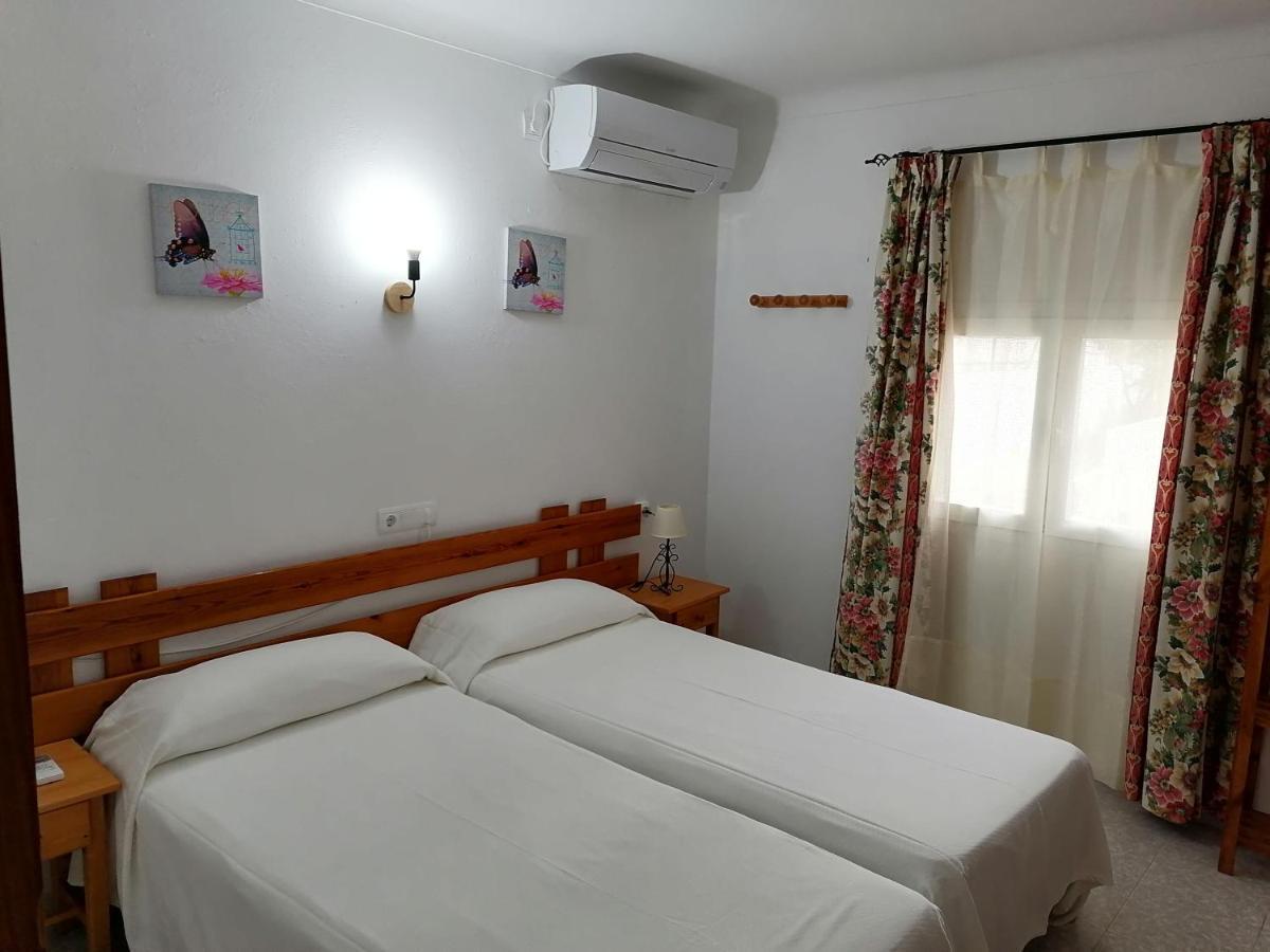 Hostal Pepe Sant Ferran de Ses Roques Bagian luar foto