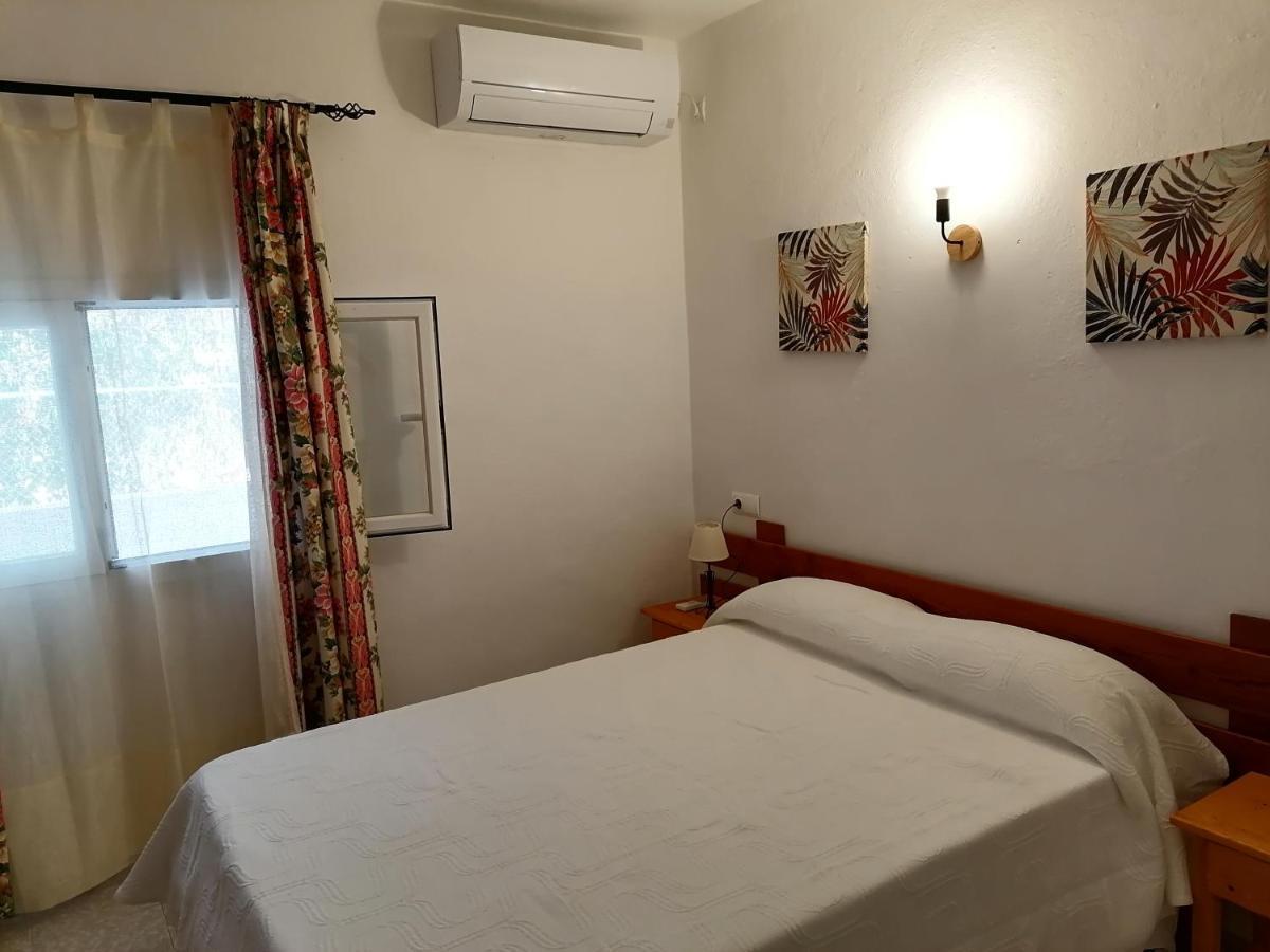 Hostal Pepe Sant Ferran de Ses Roques Bagian luar foto
