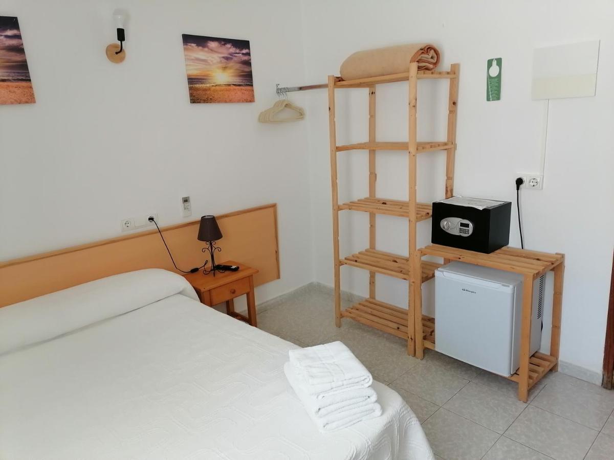 Hostal Pepe Sant Ferran de Ses Roques Bagian luar foto