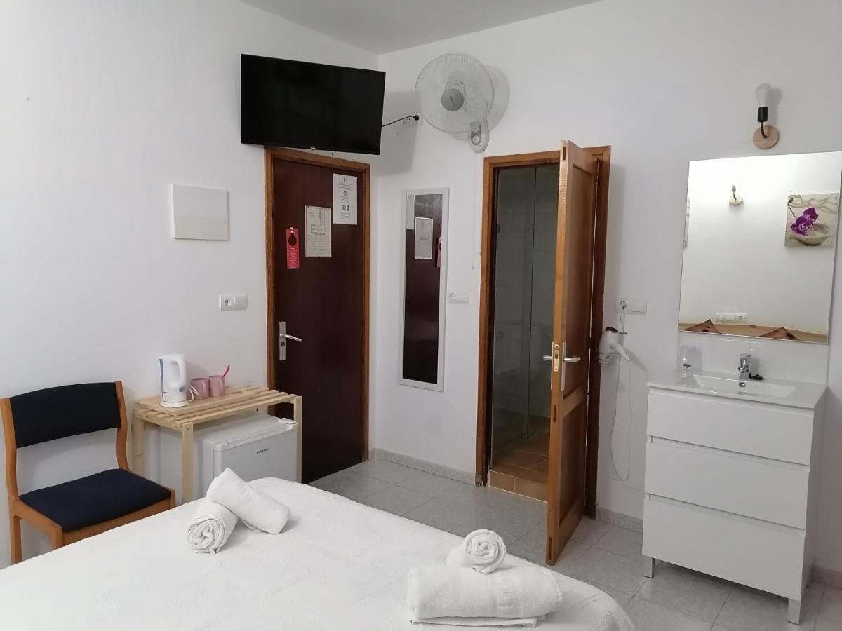 Hostal Pepe Sant Ferran de Ses Roques Bagian luar foto