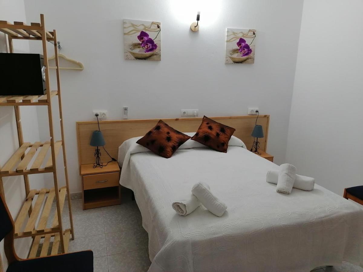 Hostal Pepe Sant Ferran de Ses Roques Bagian luar foto