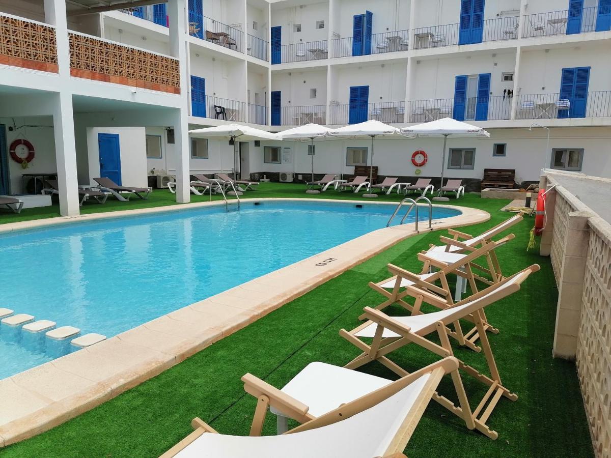 Hostal Pepe Sant Ferran de Ses Roques Bagian luar foto