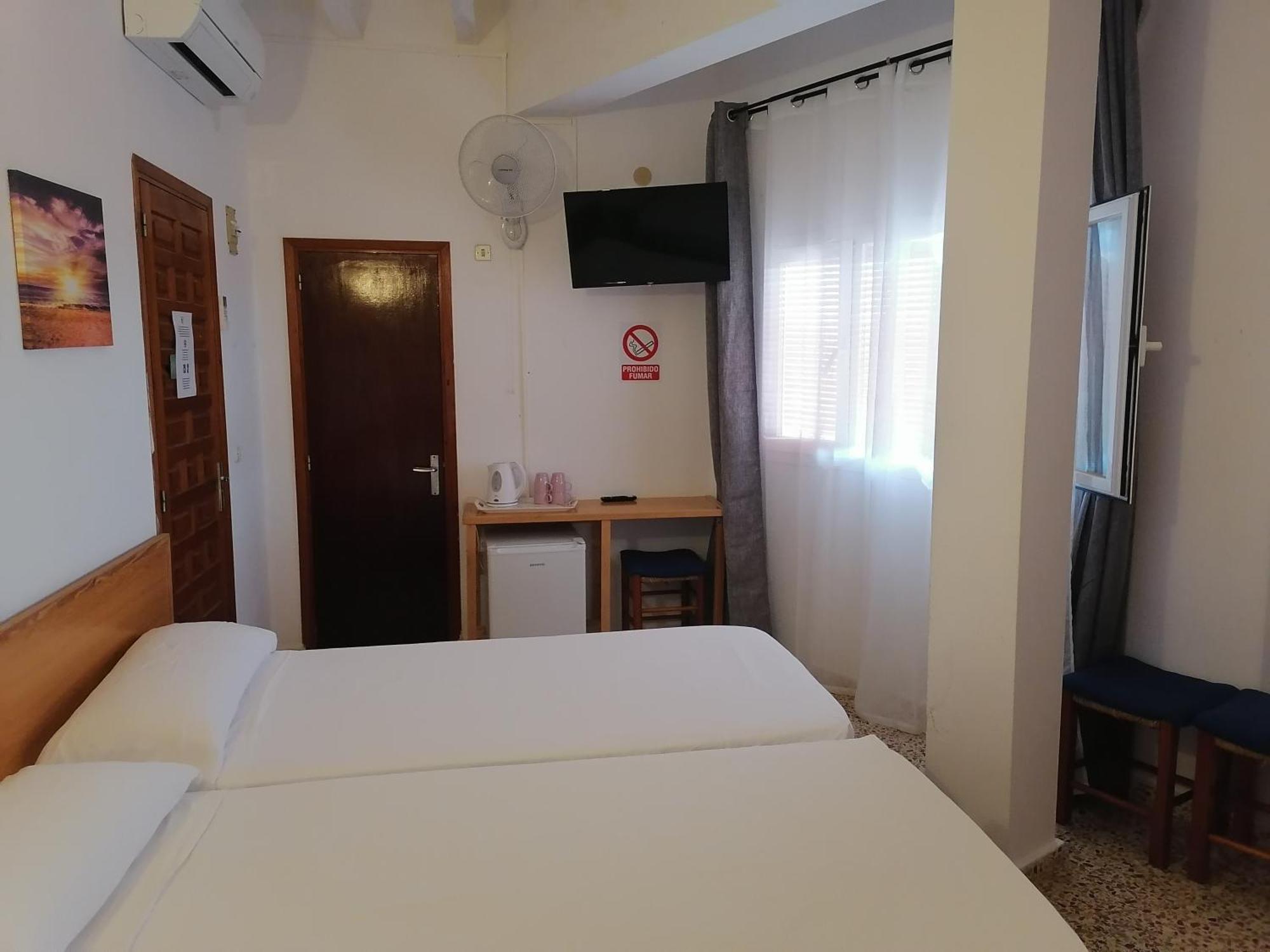 Hostal Pepe Sant Ferran de Ses Roques Bagian luar foto