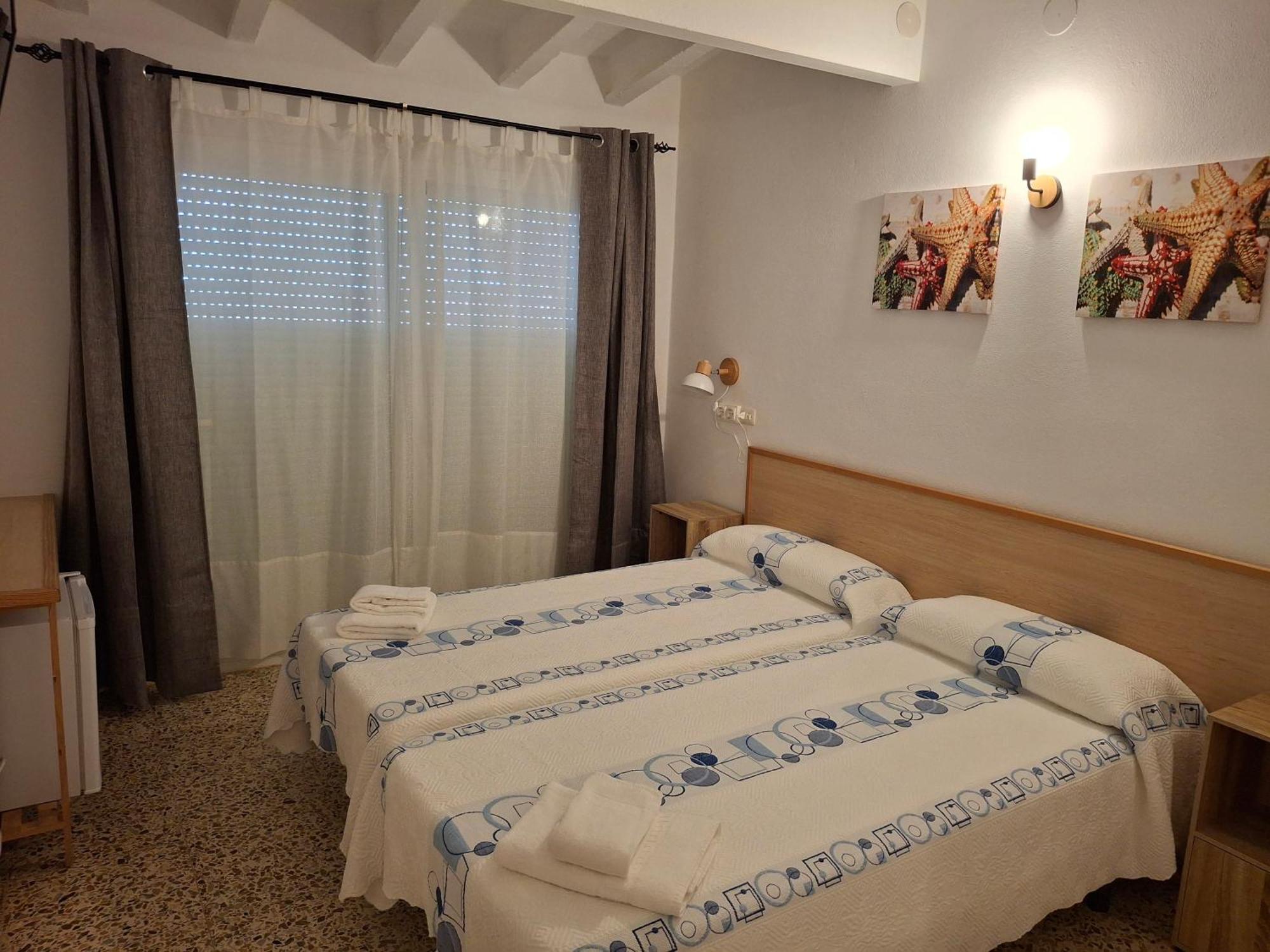 Hostal Pepe Sant Ferran de Ses Roques Bagian luar foto
